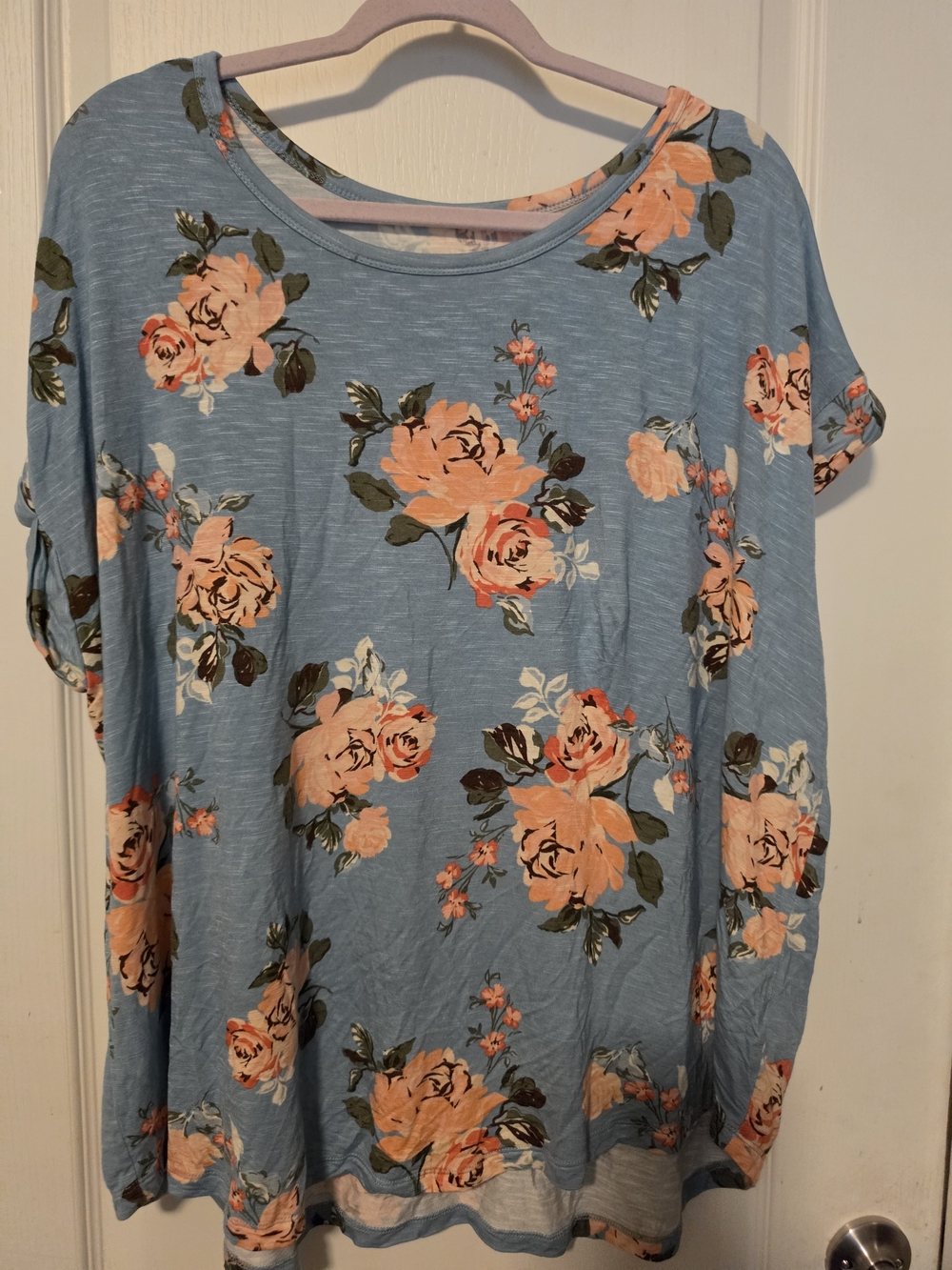 Maurices Light Blue Short Sleeve Floral Tee with Peach Roses